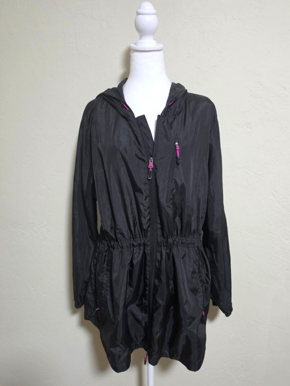 New Balance Lightweight Hooded Windbreaker Jacket Black/Pink 1X Sporty Chic